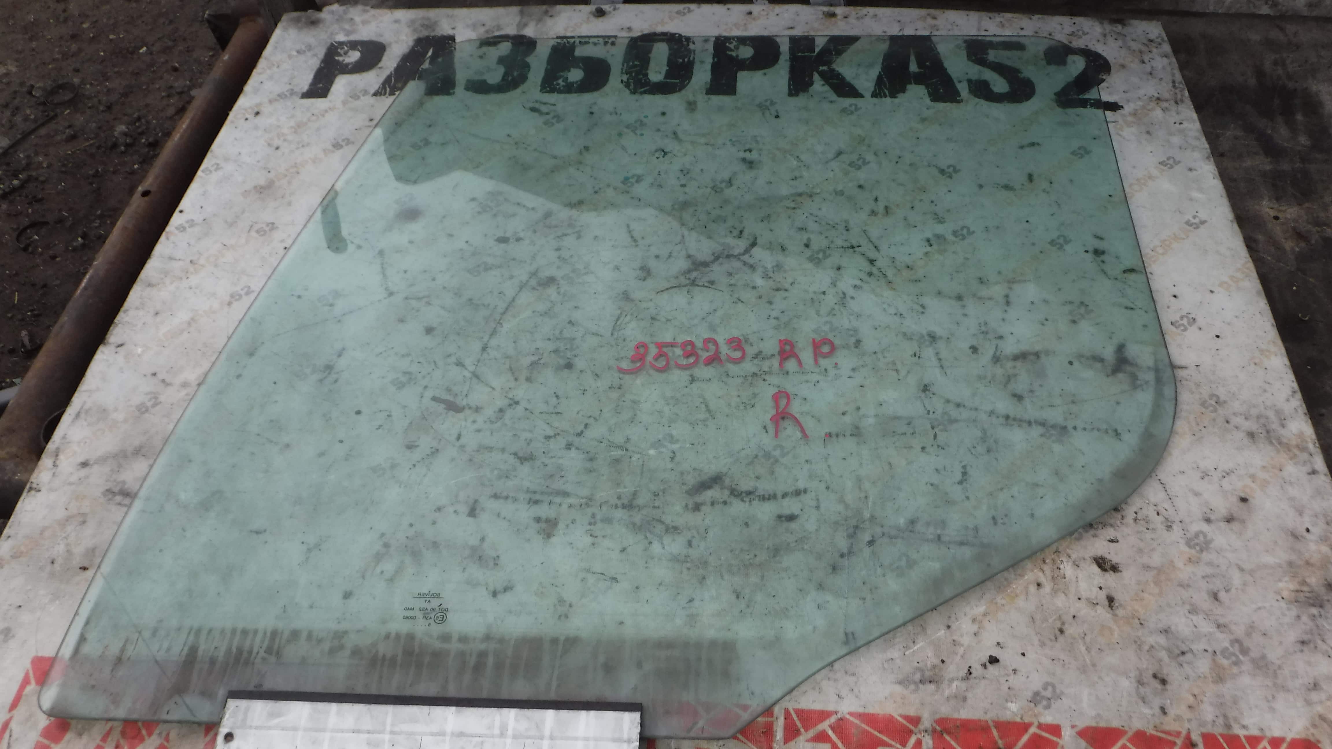 Стекло правое 7420827128 7420827129 Рено премиум Renault Premium DCI320 2005